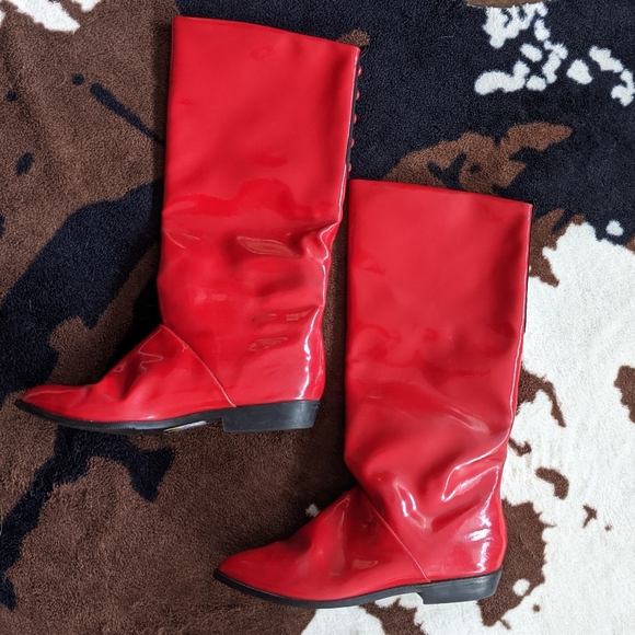 RED BOOTS - Picture 2 of 4